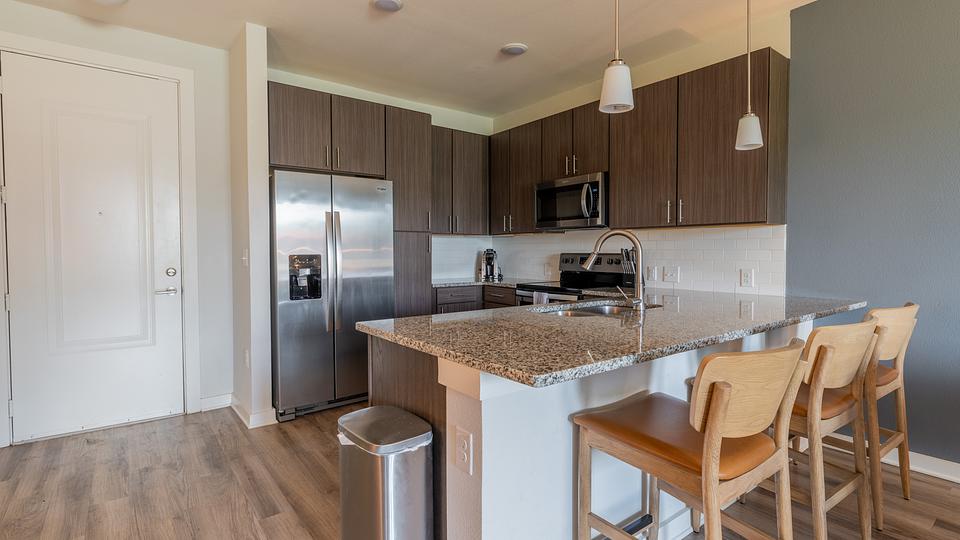 Rent Luxor Club 817 in Jacksonville, FL Landing